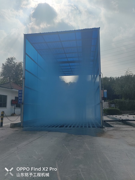 山西省煤礦專用龍門封閉式洗車機(jī)